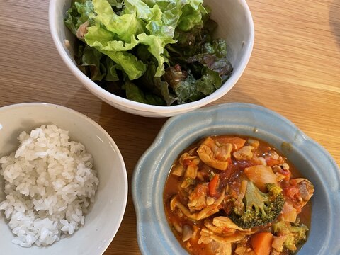 トマト缶で作る簡単チキントマト煮込み